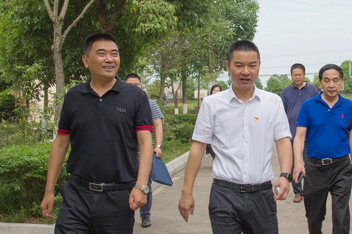 绵阳市涪城区区委副书记唐磊一行莅临我院视察工作